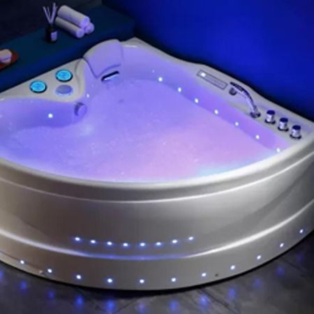 Love Room- Spa- Escale Amoureuse Puygaillard-de-Quercy Екстериор снимка