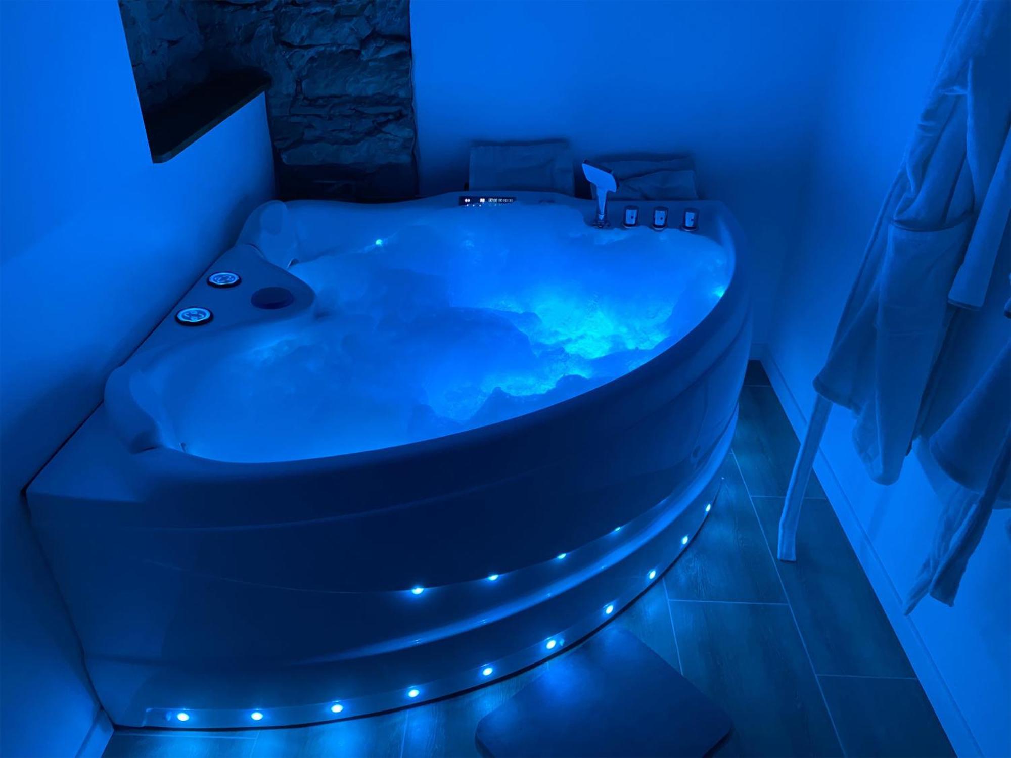 Love Room- Spa- Escale Amoureuse Puygaillard-de-Quercy Екстериор снимка